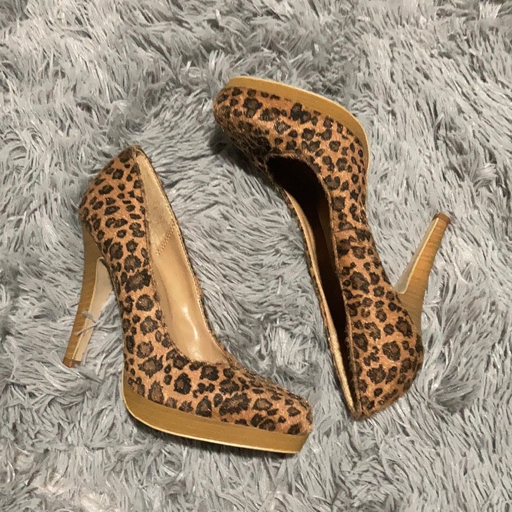 Leopard fuzzy Wild Diva heels! Size 6 NWOT 🐆